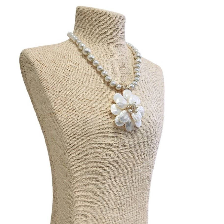 Flower Pearl Necklace
