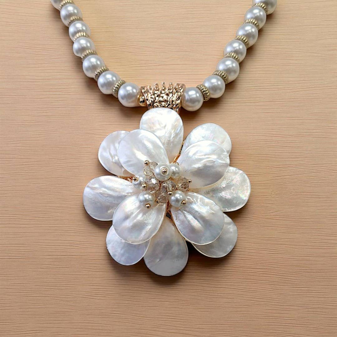 Flower Pearl Necklace