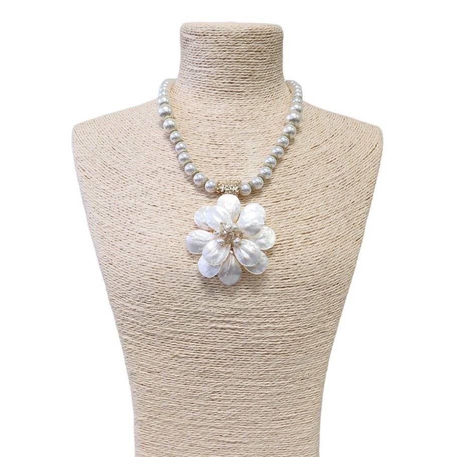 Flower Pearl Necklace
