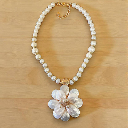 Flower Pearl Necklace