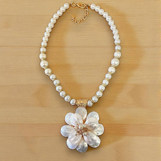 Flower Pearl Necklace