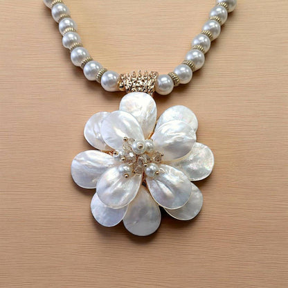 Flower Pearl Necklace